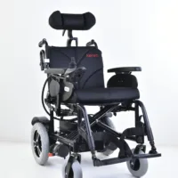 Akülü tekerlekli sandalye uzaktan kumandalı k 250 kensa medikal (1)